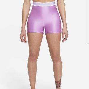 NWT Nike pros high rise 3”